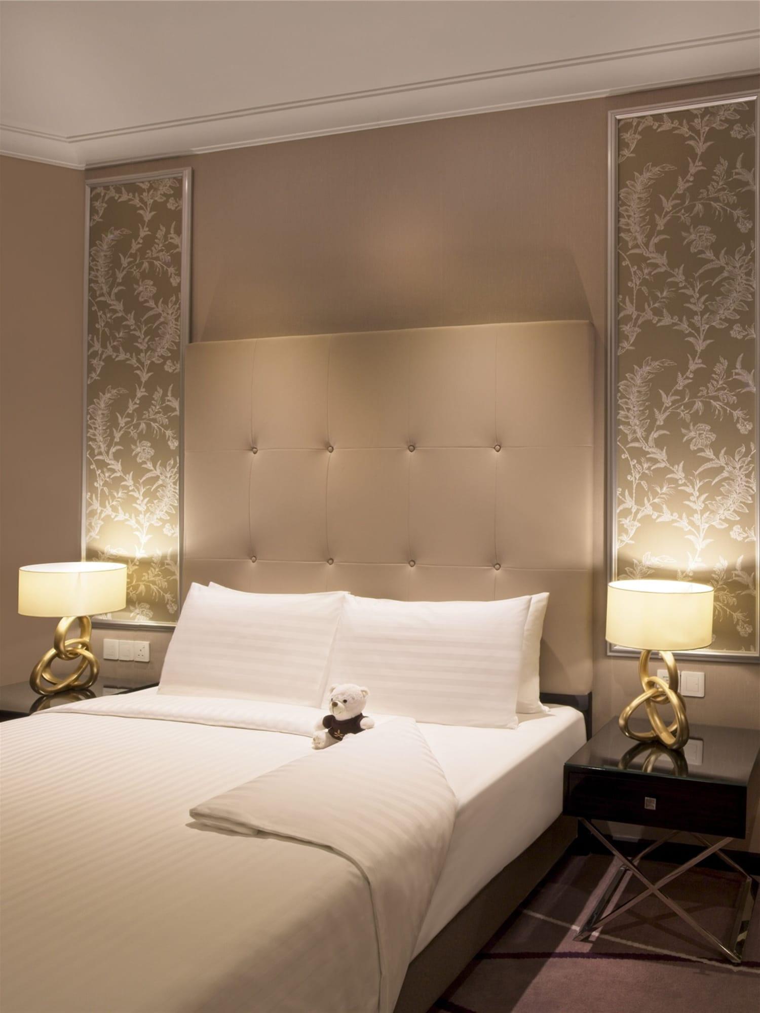 Hotel Dorsett Hartamas Kuala Lumpur Exterior foto A bed with a headboard